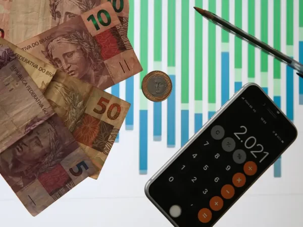 FMI eleva projeção de crescimento do PIB global em 2025 para 3,2% e mantém de 2026 em 3,1%