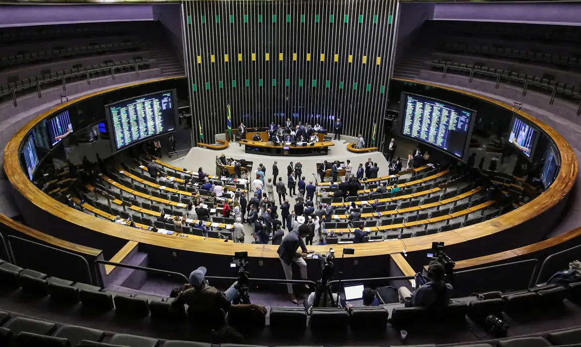 Câmara aprova isenção do Imposto de Renda para quem ganha até R$ 5 mil; Veja o impacto no seu bolso