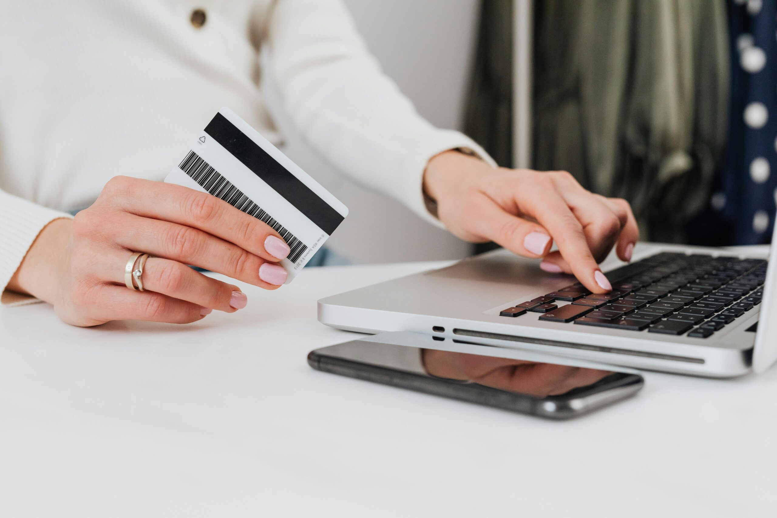 O setor de pagamentos corre em direção ao futuro impulsionado pela IA, mas carece de proteções e confiança, de acordo com o novo relatório da HCLTech
