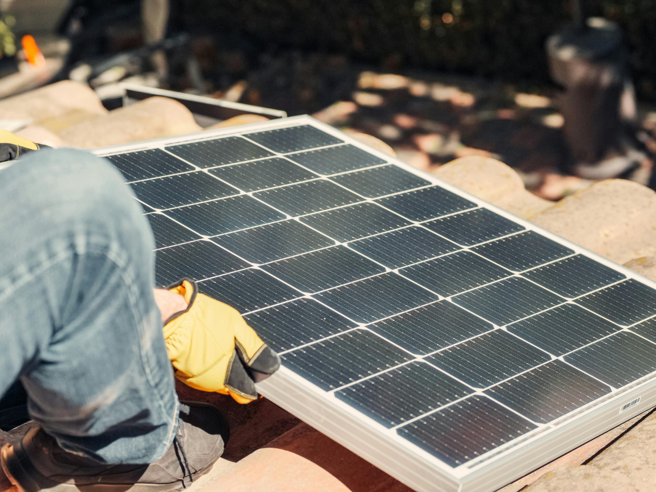 Conheça 5 caminhos práticos para empresas reduzirem o consumo de energia, segundo especialista