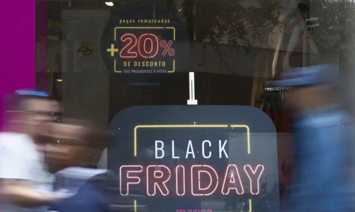Com domínio dos e-commerces na publicidade, Black Friday acelera disputa por atenção na TV aberta