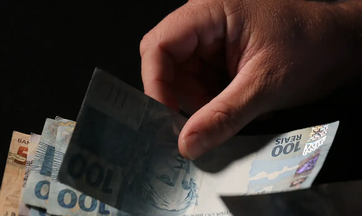 Selic alta afetou negativamente atividade econômica, dizem economistas