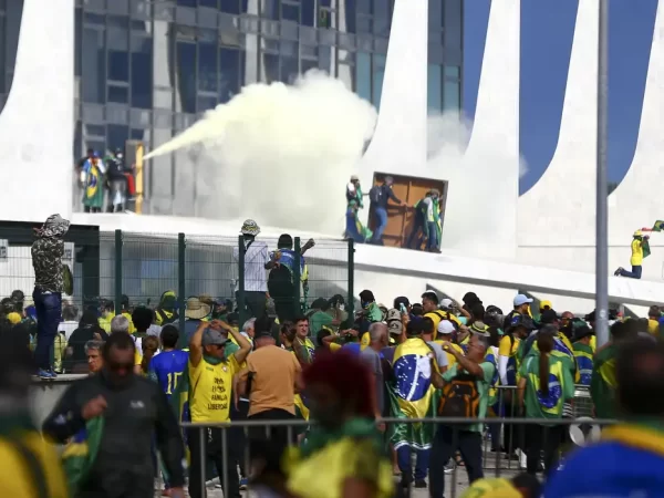 Câmara aprova projeto que reduz penas dos condenados pelo 8 de janeiro