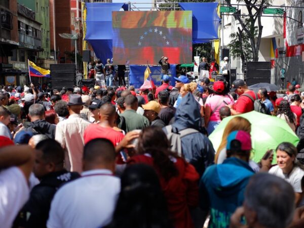 Trump ameaça presidente interina da Venezuela: ‘Pagará duro preço se não fizer o correto’