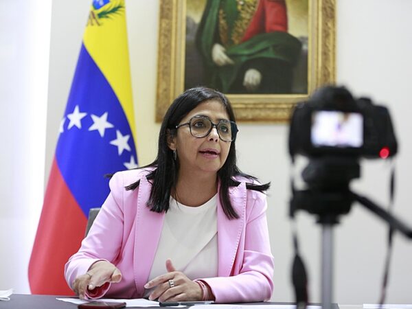 “Basta de ordens de Washington”, diz presidente interina da Venezuela