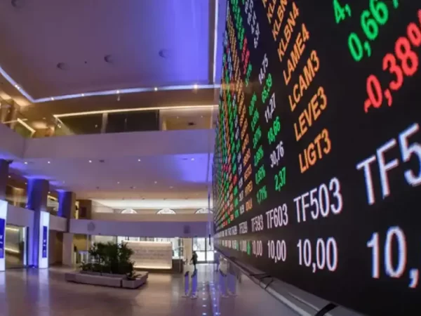 Bolsa sobe mais de 3% e encosta nos 172 mil pontos com recuos de Trump