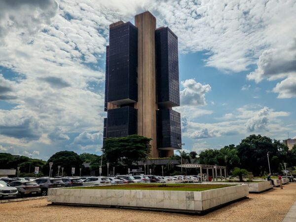 Juros subiram para famílias e empresas em janeiro, mostra BC
