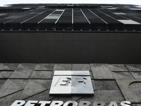 Petrobras compra 42,5% de bloco de exploração de petróleo na Namíbia