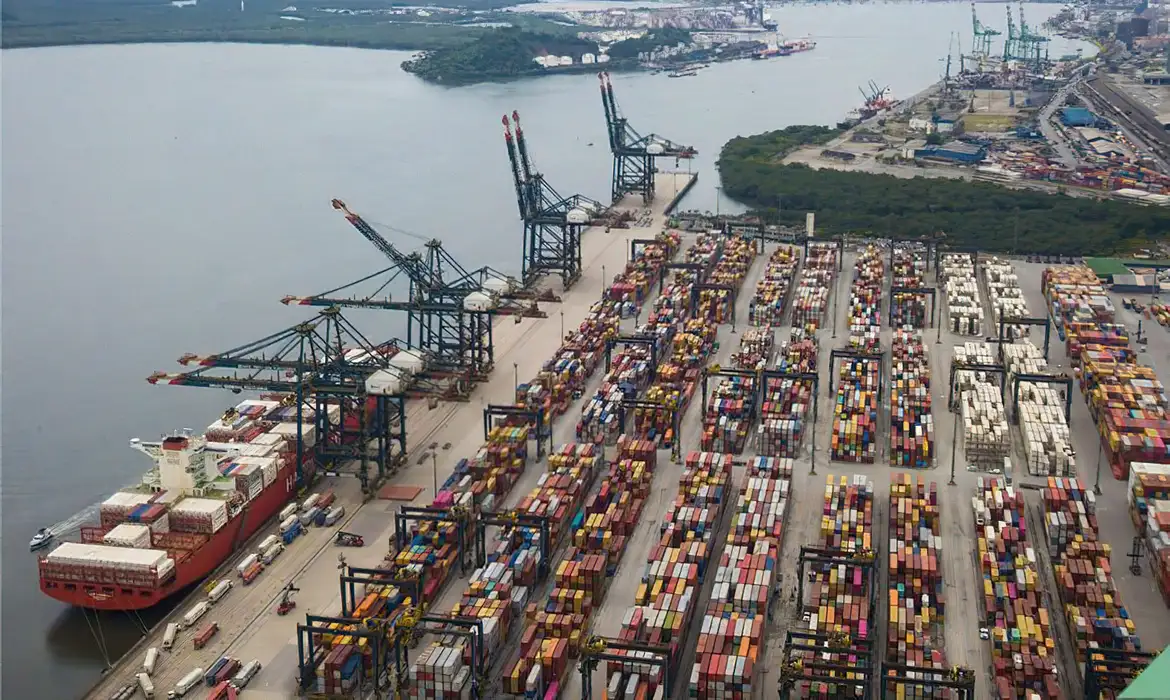 Novas tarifas de Trump poupam 46% das exportações do Brasil aos EUA