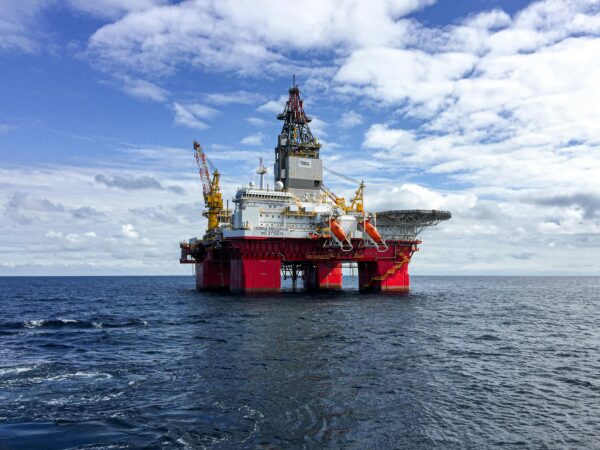 Produção de petróleo e gás no país cresce 13,3% em 2025 e bate recorde
