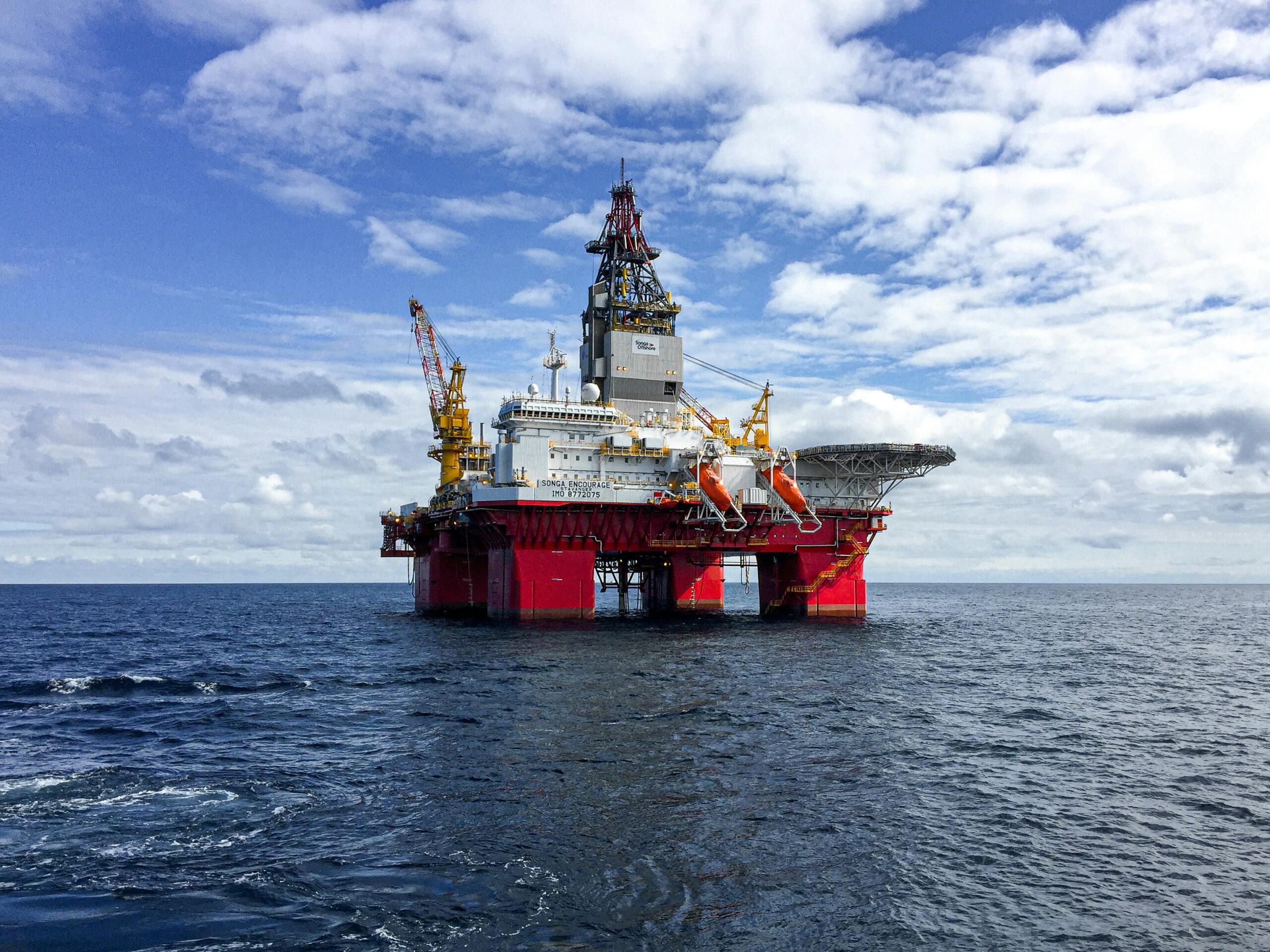 Produção de petróleo e gás no país cresce 13,3% em 2025 e bate recorde