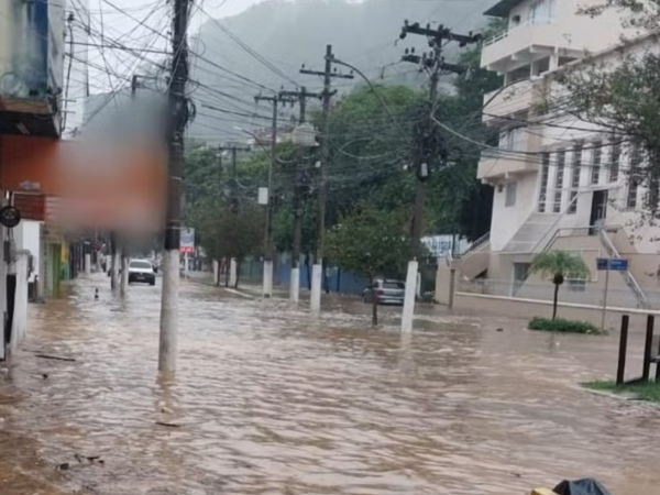 Chuvas no Rio de Janeiro deixam um morto em Angra dos Reis