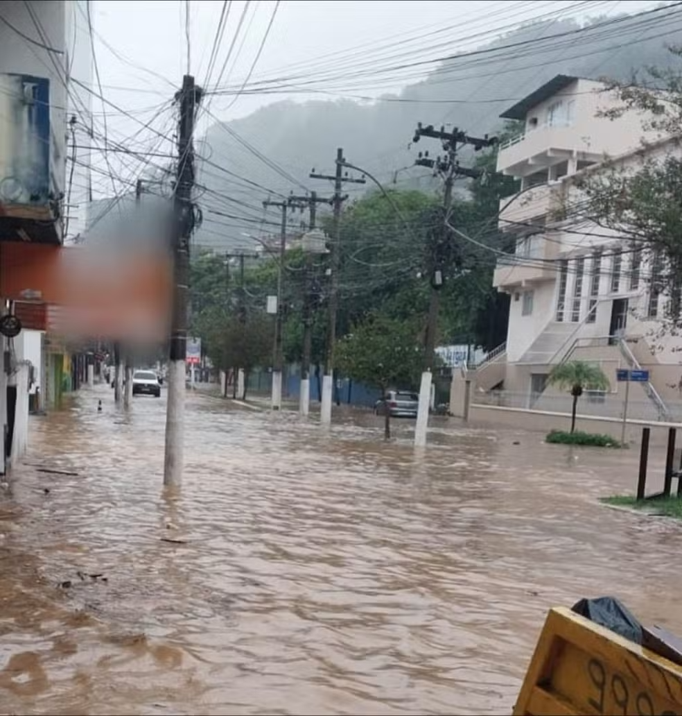 Chuvas no Rio de Janeiro deixam um morto em Angra dos Reis
