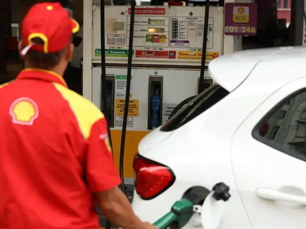MJSP faz plantão para atender Procons contra aumento de combustível
