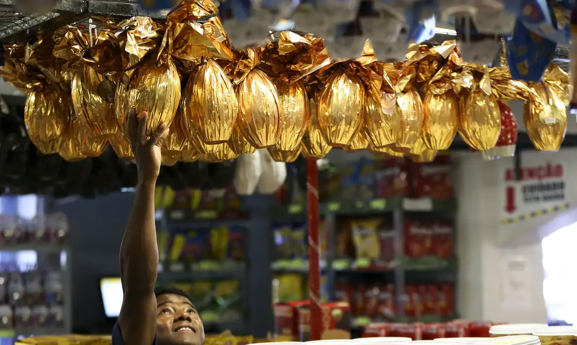 Varejo deve faturar recorde de R$ 3,57 bi em vendas para a Páscoa, diz CNC