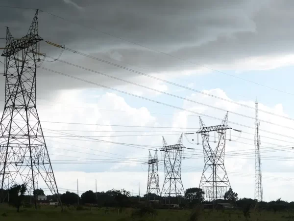 Leilões de energia definem expansão do setor elétrico e movimentam investimentos no Brasil