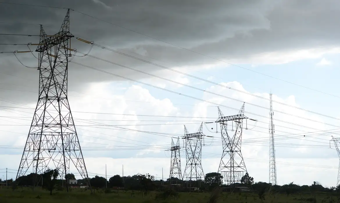 Leilões de energia definem expansão do setor elétrico e movimentam investimentos no Brasil
