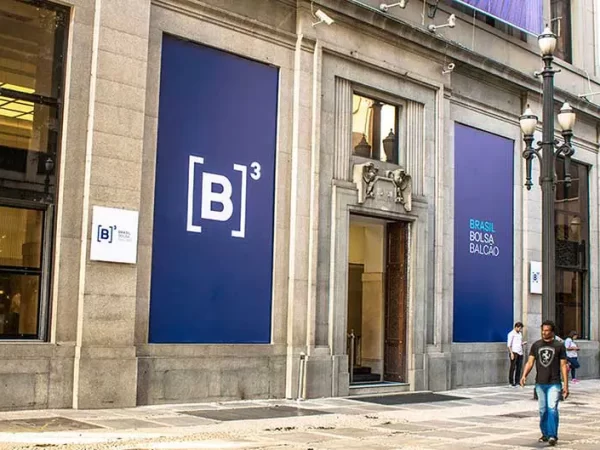 B3 registra lucro líquido de R$ 907,8 milhões no 4tri25, queda de 23% ante o 4tri24