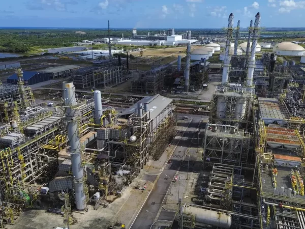 Petrobras reajusta preço do diesel em R$ 0,38 por litro