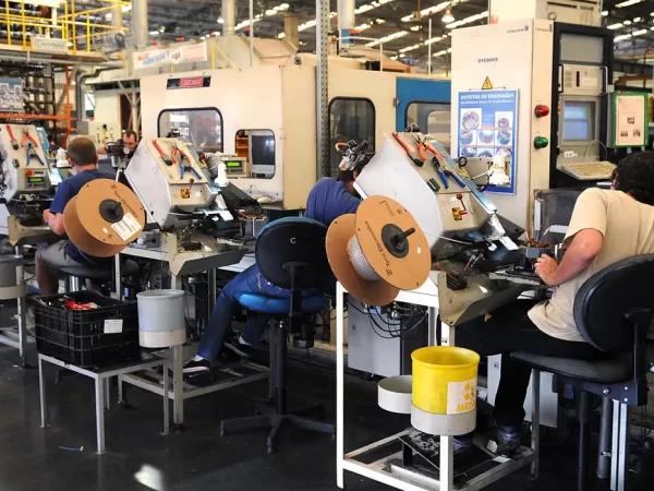 Alta da atividade industrial em janeiro não compensa perdas acumuladas