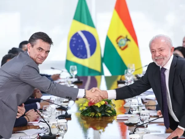 Brasil quer aumentar produção e importação de gás da Bolívia