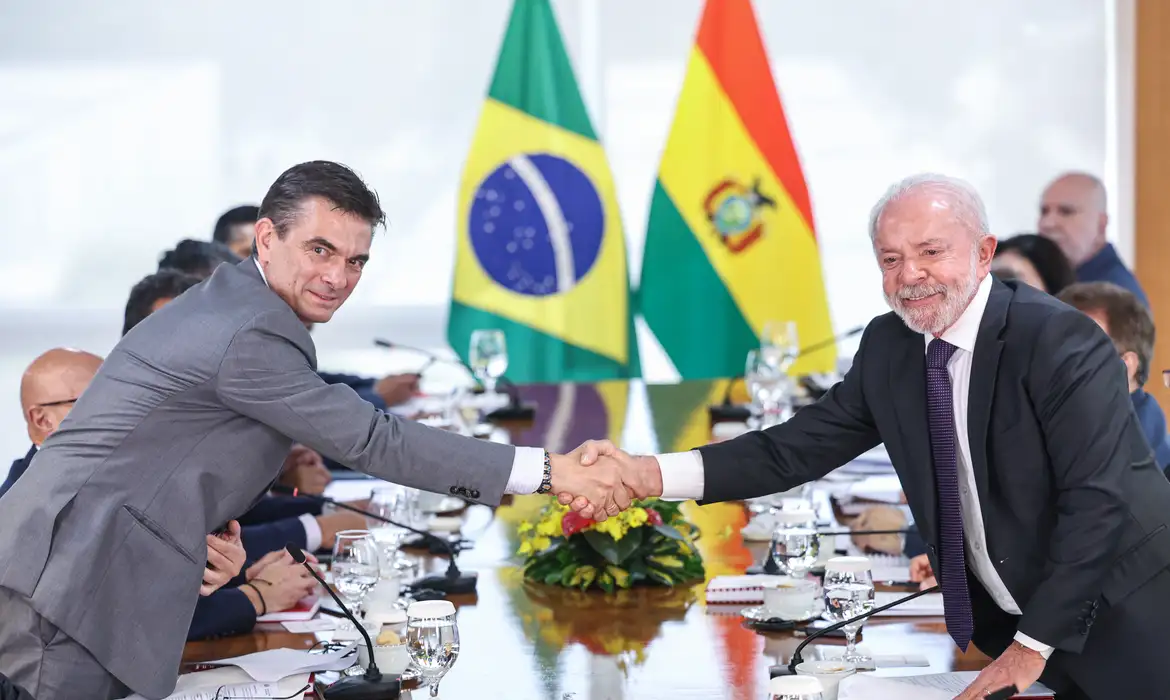 Brasil quer aumentar produção e importação de gás da Bolívia