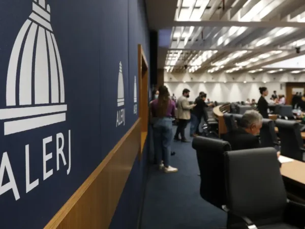 PL pede que governo tampão do RJ seja exercido por presidente da Alerj