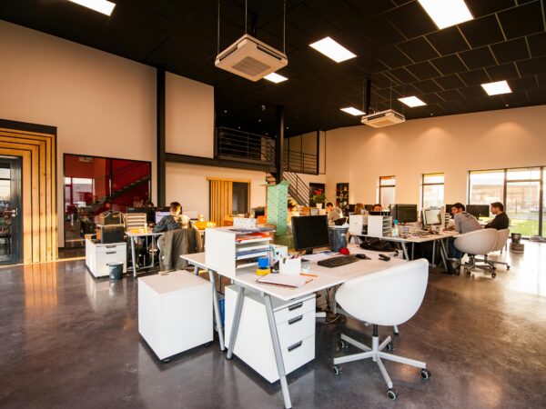 Mobilidade corporativa com foco digital torna-se a norma para 79% das empresas, de acordo com a Holafly for Business