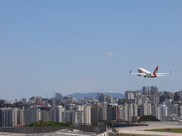 Petrobras anuncia que vai parcelar reajuste do querosene de aviação