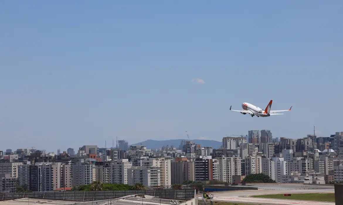 Petrobras anuncia que vai parcelar reajuste do querosene de aviação