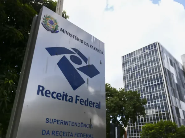 Receita regulamenta tributação mínima de 15% para multinacionais