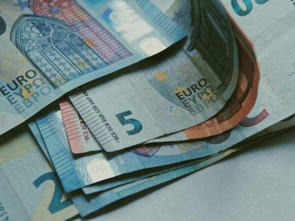 Brasil capta 5 bi de euros em emissão internacional recorde