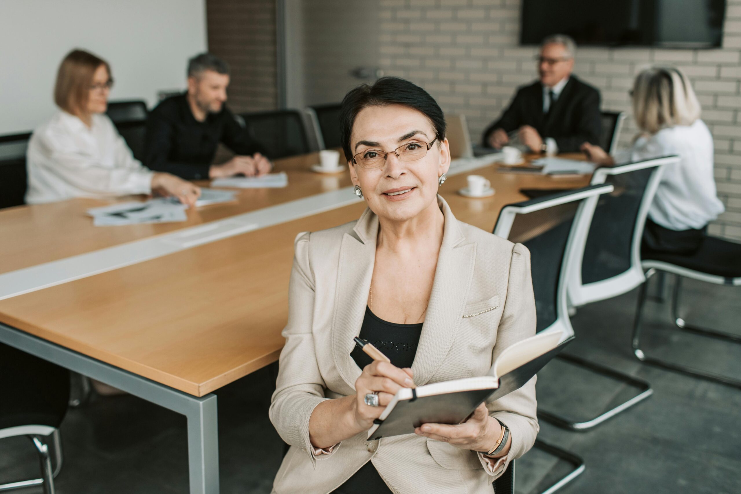 Mulheres já são maioria na liderança de RH no Brasil e ampliam presença em cargos estratégicos