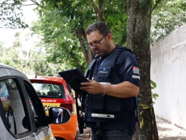 Nova regra da CNH levanta dúvidas sobre cobertura de seguro em carros usados em aulas práticas