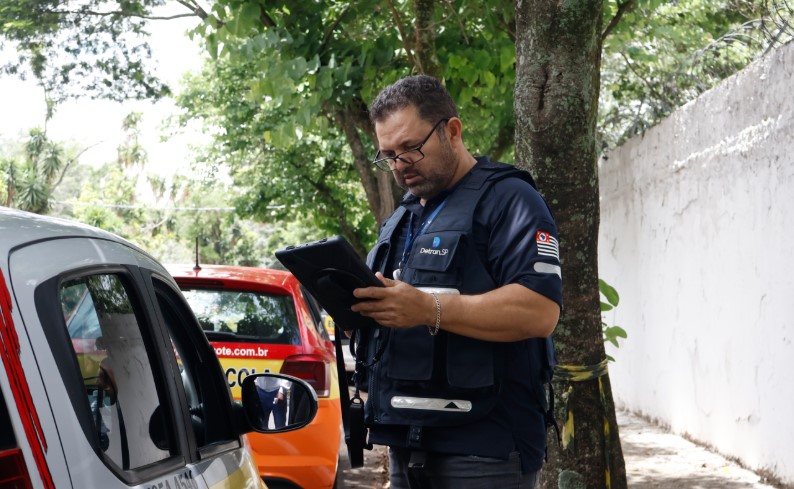 Nova regra da CNH levanta dúvidas sobre cobertura de seguro em carros usados em aulas práticas