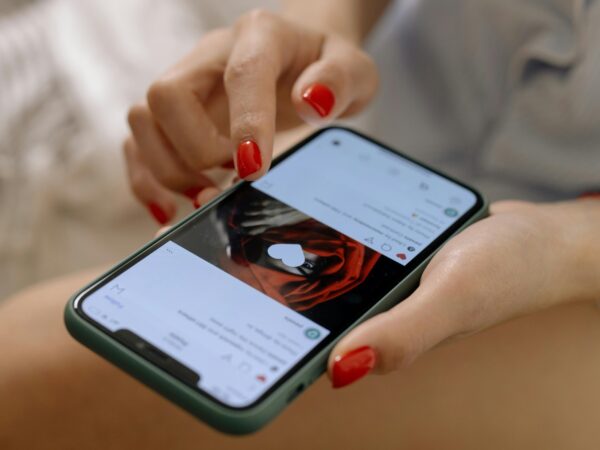 Publicidade digital avança e dados de intenção de consumo redefinem estratégias no mercado brasileiro