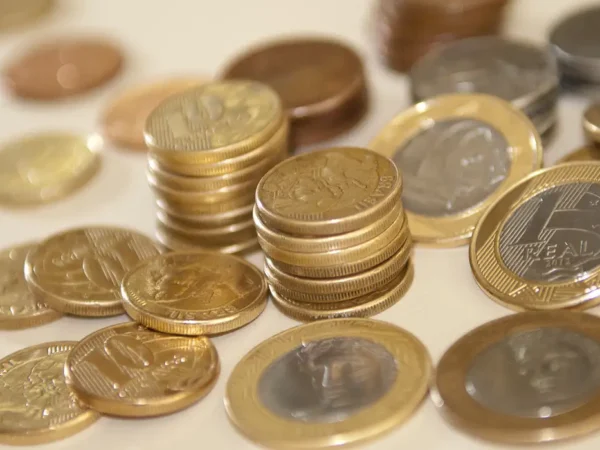 Mercado eleva previsão da inflação para 4,89% este ano