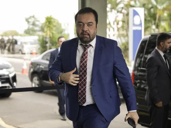 TCE do Rio vai investigar uso de jatinhos e helicópteros durante governo de Cláudio Castro