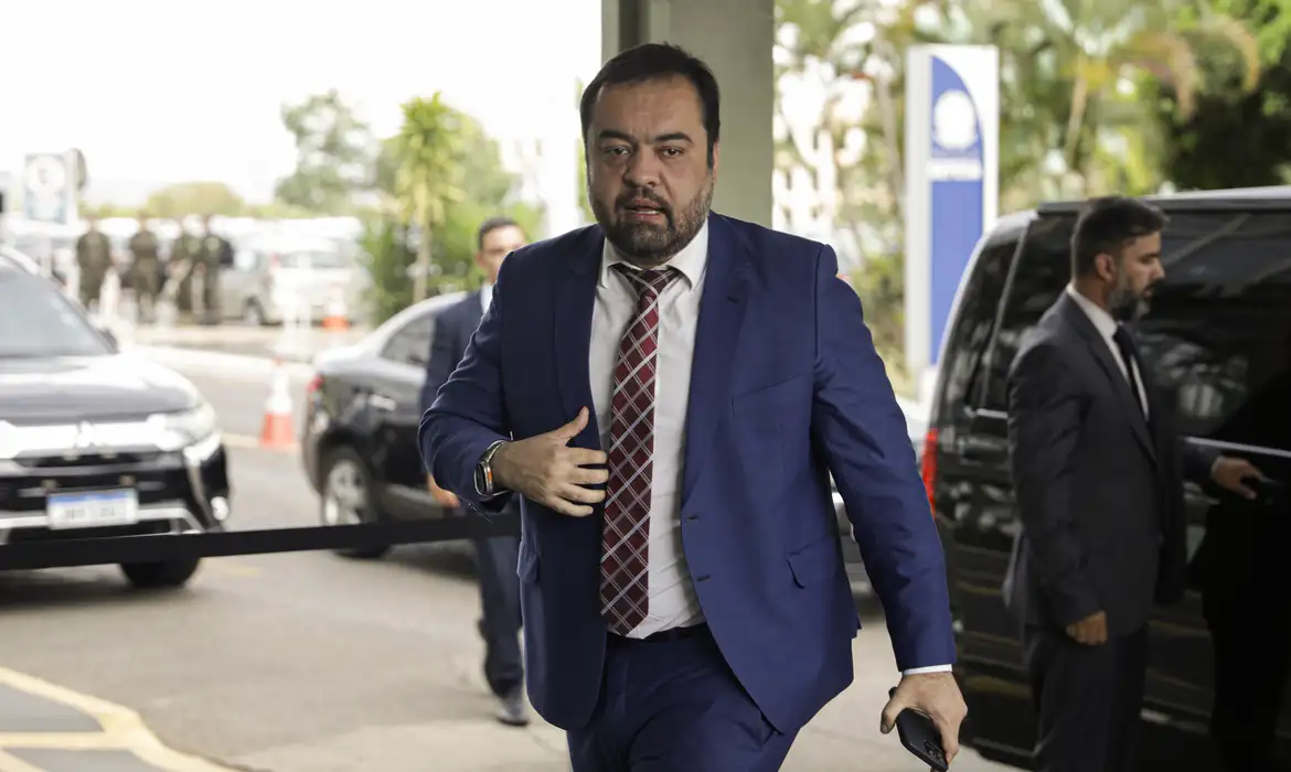 TCE do Rio vai investigar uso de jatinhos e helicópteros durante governo de Cláudio Castro