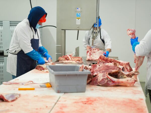 China reabilita 3 frigoríficos brasileiros para exportação de carne bovina