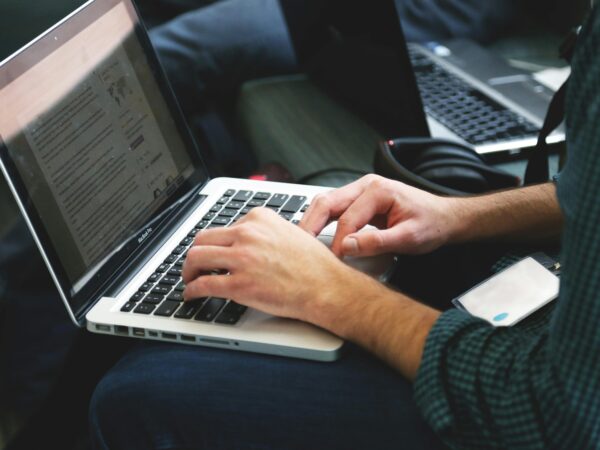 Tecnologia muda relações de trabalho e pressiona debate sobre produtividade e proteção social