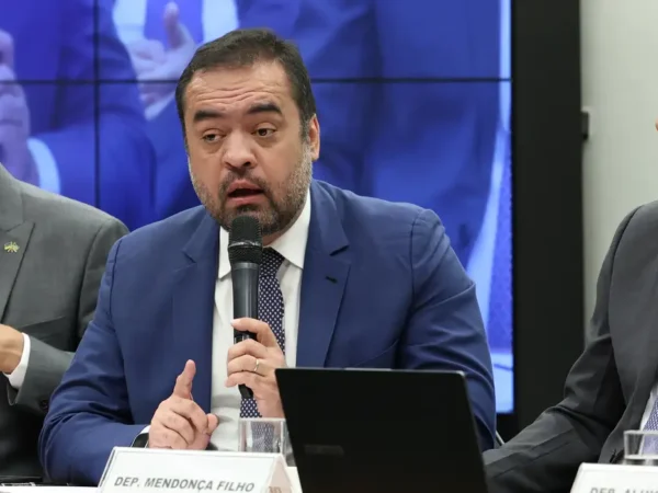TSE mantém condenação de Claudio Castro à inelegibilidade