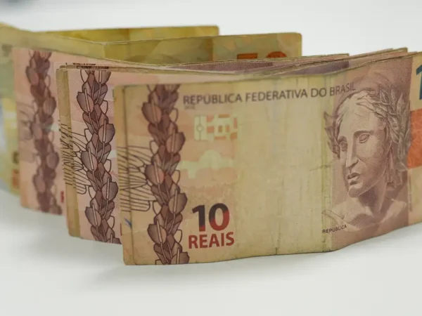 Copom reduz taxa Selic para 14,25% ao ano