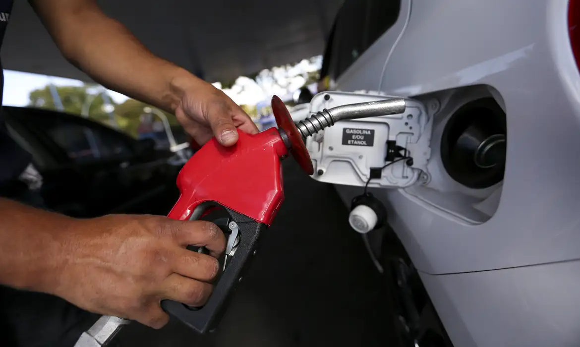 Governo prevê aumento de etanol na gasolina de 30% para até 32%