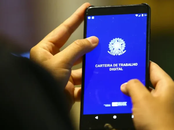 Mercado de trabalho formal cresce 3,6%; serviço público puxa alta