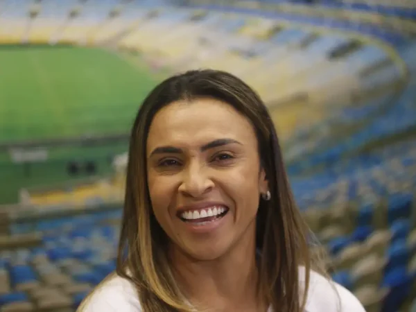 Com Marta como embaixadora, Tesouro quer atrair mais investidores