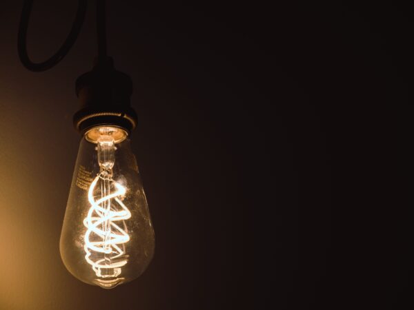 Energia mais cara pressiona inflação e amplia impacto sobre empresas e consumidores