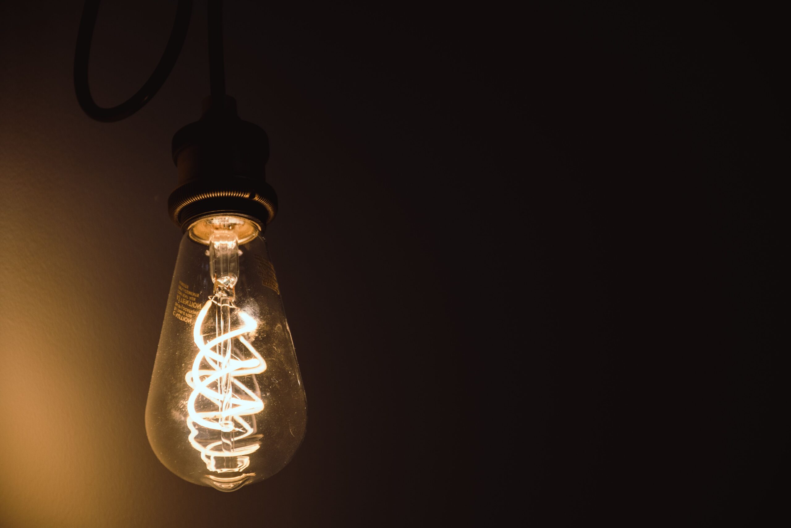 Energia mais cara pressiona inflação e amplia impacto sobre empresas e consumidores