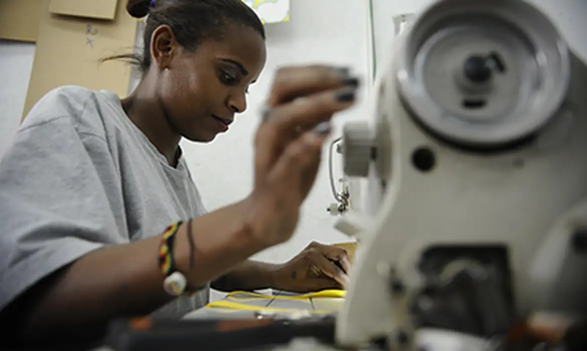 PMI de serviços do Brasil cai a 50,4 pontos em maio, revela S&P Global