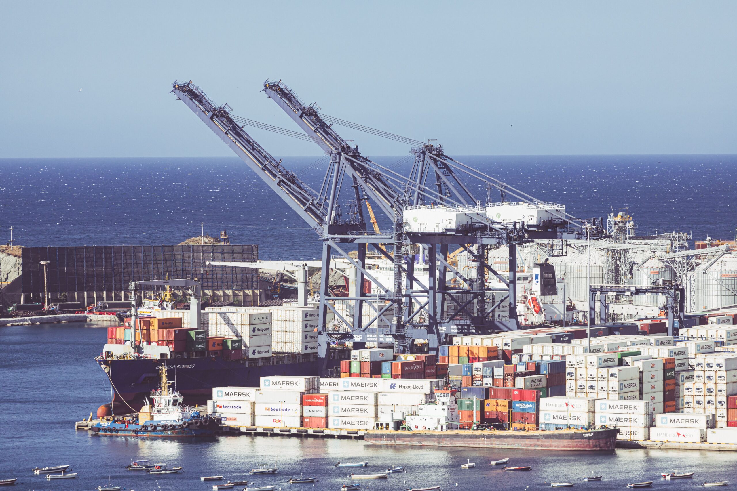 Exportações batem recorde e déficit das contas externas cai em junho
